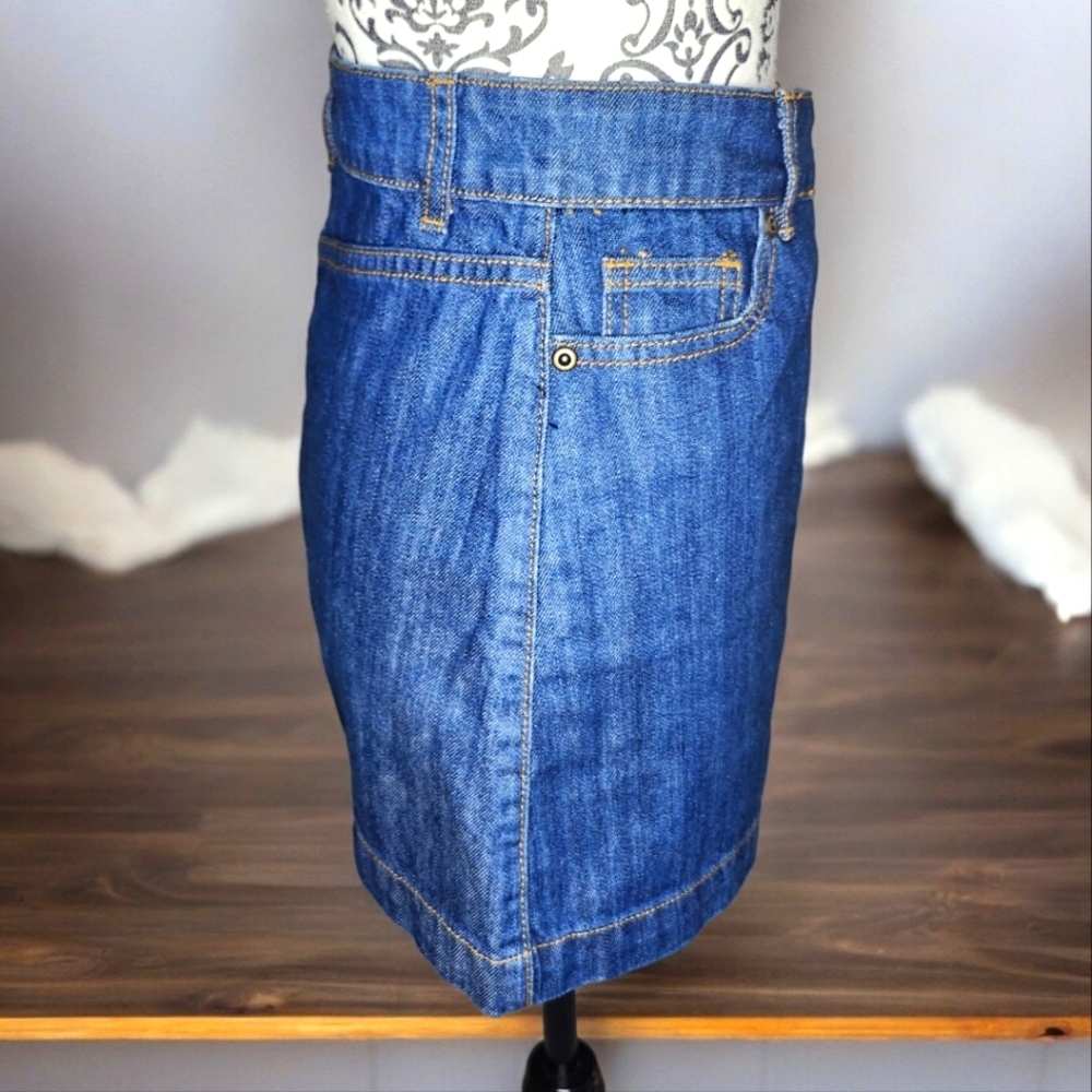 FOREVER 21 Denim Mini Skirt- Small - Picture 2 of 4